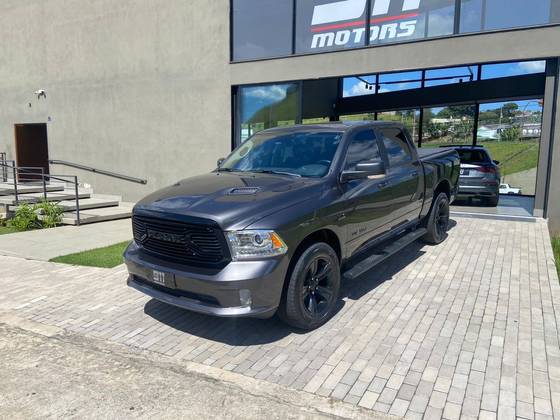 RAM CLASSIC 5.7 V8 GASOLINA LARAMIE NIGHT EDITION CD 4X4 AUTOMÁTICO RAM CLASSIC 5.7 V8 GASOLINA LARAMIE NIGHT EDITION CD 4X4 AUTOMÁTICO